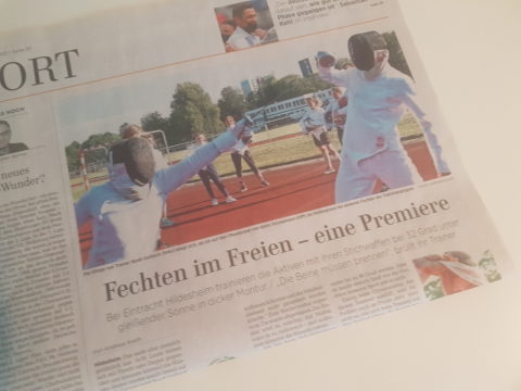 Hauptseite Sport in der Samstagszeitung: die Hildesheimer Fechter in der HAZ
